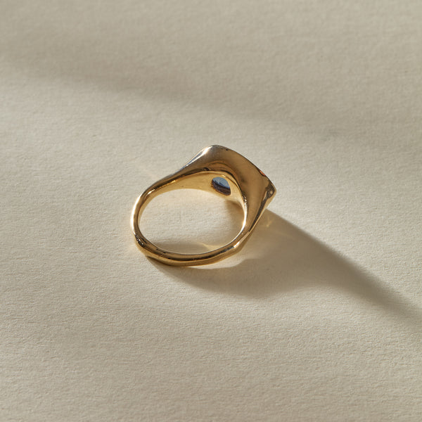 Umba Sapphire Signet Ring
