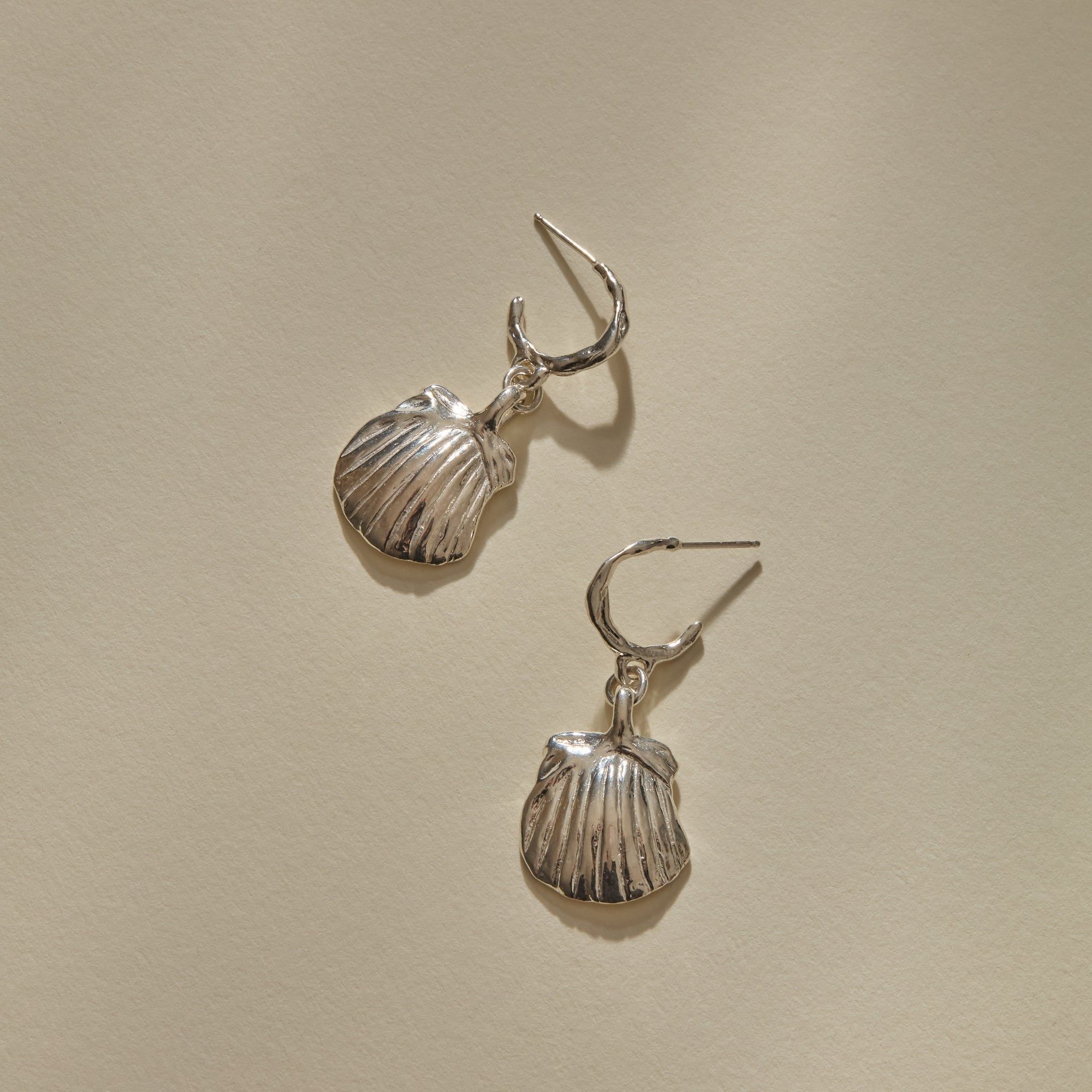 Catori Life Elysian Shell Hoop Earrings | Silver