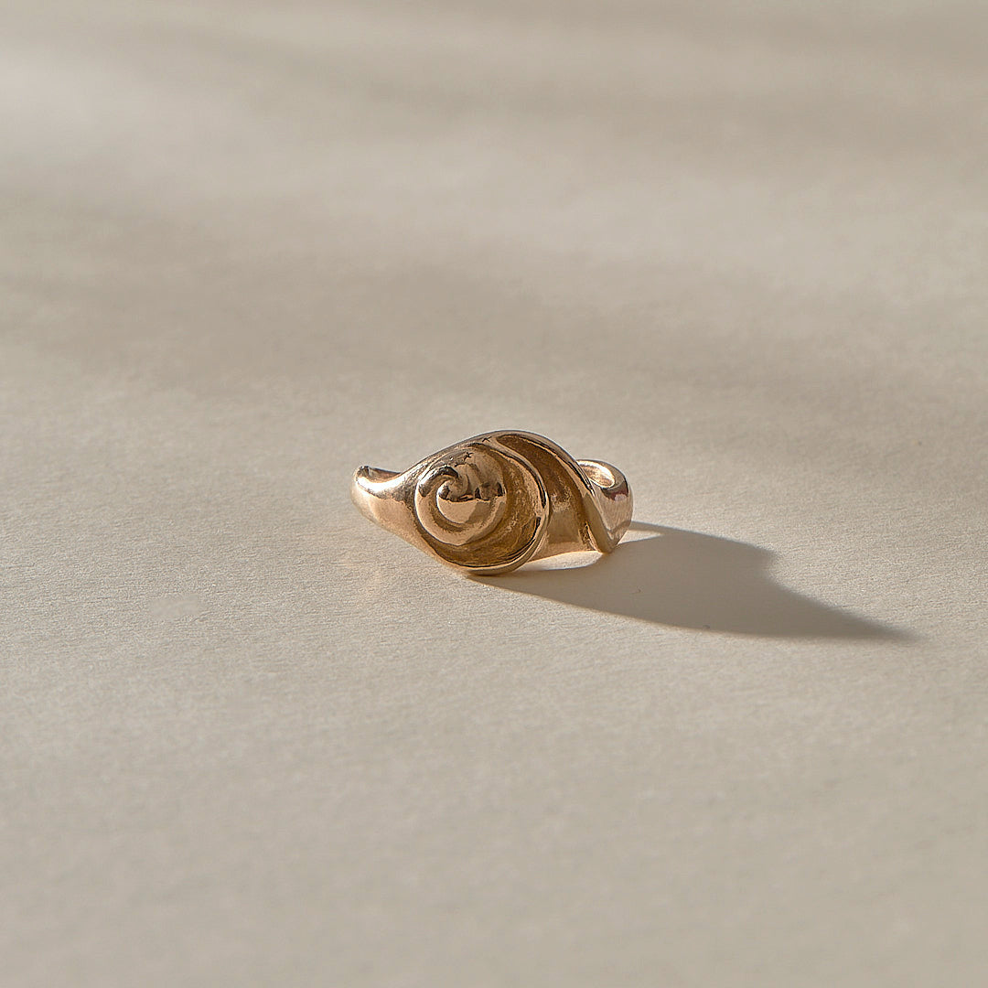 Catori Life Neptune Shell Ring in Bronze