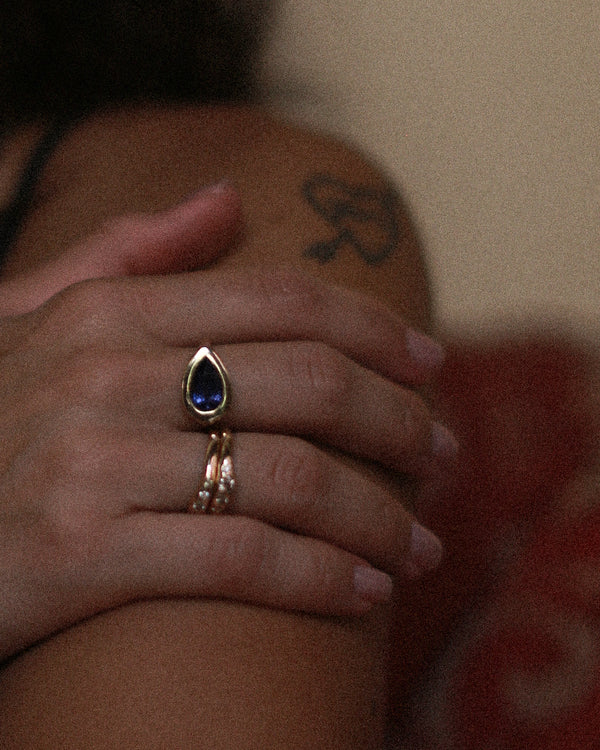 Umba Sapphire Signet Ring
