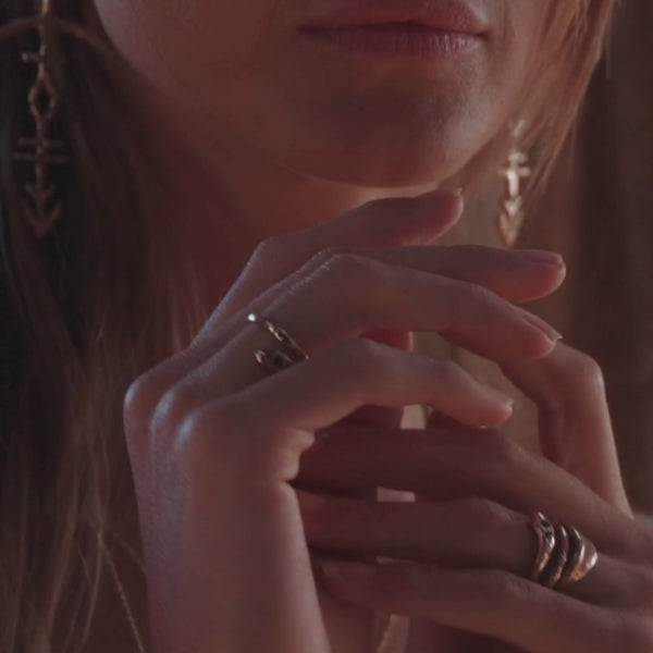Stoned Serpent Diamond Ring | Gold